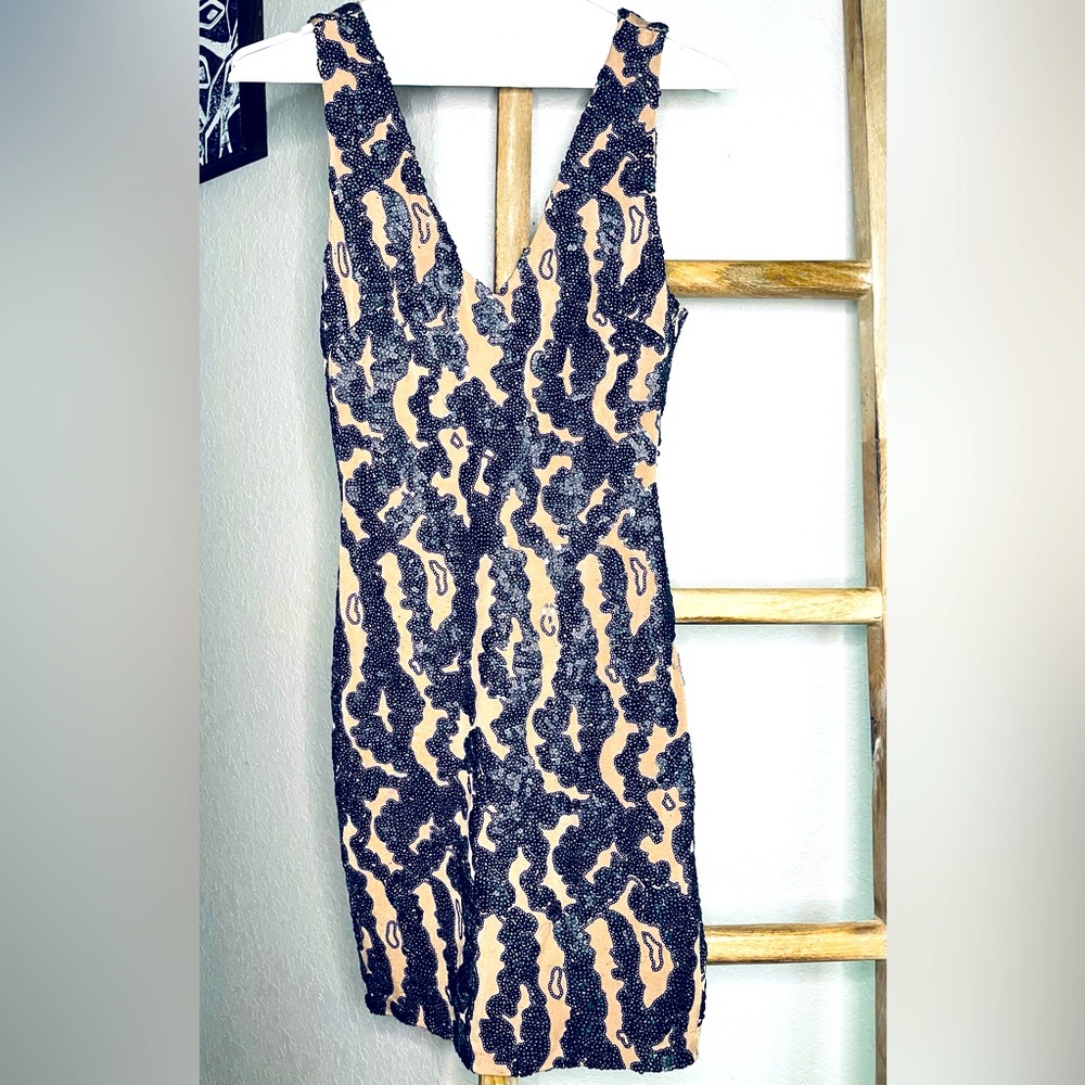 Super sexy cocktail!  Perfect for just about any dressy occasion!
